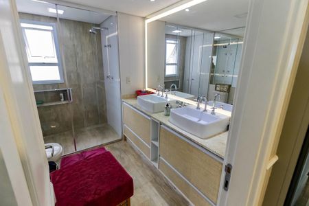Apartamento para alugar com 240m², 3 quartos e 4 vagas Apartamento para alugar com 240m², 3 quartos e 4 vagasBanheiro da Suíte 2
