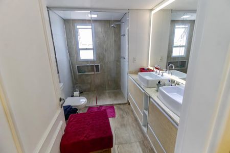 Apartamento para alugar com 240m², 3 quartos e 4 vagas Apartamento para alugar com 240m², 3 quartos e 4 vagasBanheiro da Suíte 2