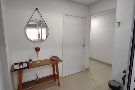 Apartamento à venda com 55m², 2 quartos e 2 vagasHall social