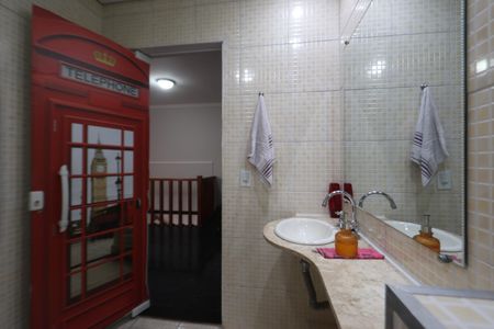 Casa à venda com 177m², 3 quartos e 2 vagasBanheiro de Cima