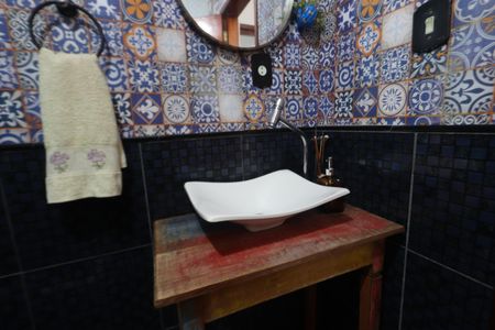 Casa à venda com 177m², 3 quartos e 2 vagasBanheiro de Baixo