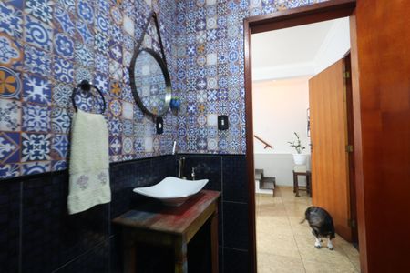 Casa à venda com 177m², 3 quartos e 2 vagasBanheiro de Baixo