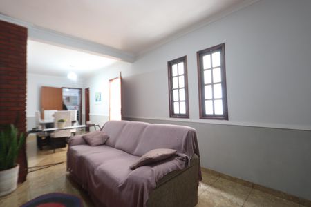 Casa à venda com 177m², 3 quartos e 2 vagasSala