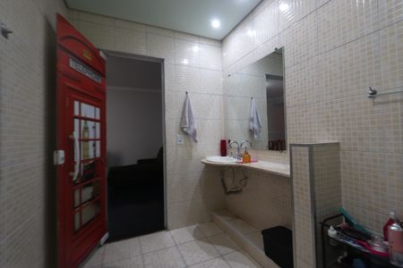 Casa à venda com 177m², 3 quartos e 2 vagasBanheiro de Cima
