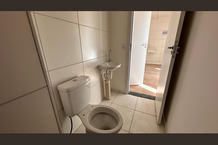 Banheiro social de kitnet/studio à venda com 1 quarto, 34m² em Jardim São Luís, São Paulo