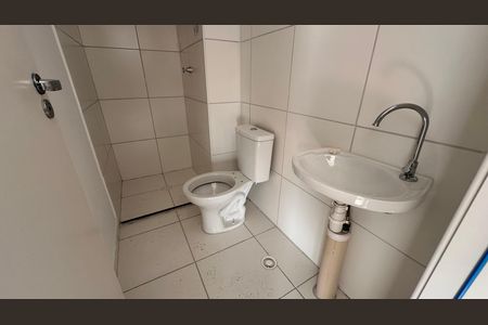 Banheiro social de kitnet/studio à venda com 1 quarto, 34m² em Jardim São Luís, São Paulo