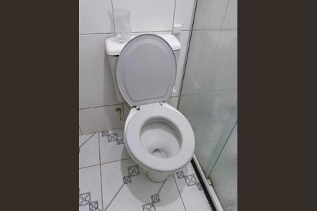 Banheiro de apartamento para alugar com 2 quartos, 43m² em Jardim das Margaridas, Salvador