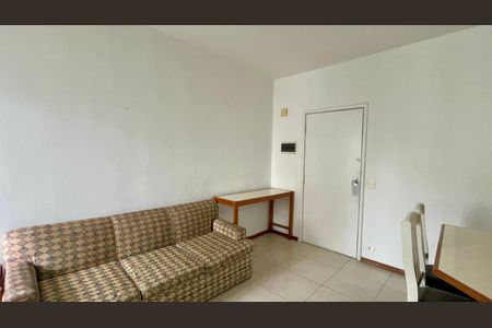 Studio para alugar com 30m², 1 quarto e 1 vaga Studio para alugar com 30m², 1 quarto e 1 vagaSala