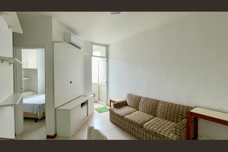 Studio para alugar com 30m², 1 quarto e 1 vaga Studio para alugar com 30m², 1 quarto e 1 vagaSala