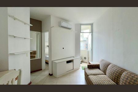 Studio para alugar com 30m², 1 quarto e 1 vaga Studio para alugar com 30m², 1 quarto e 1 vagaSala