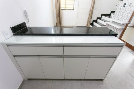 Casa de condomínio para alugar com 47m², 1 quarto e sem vaga Casa de condomínio para alugar com 47m², 1 quarto e sem vagaCozinha - Armários