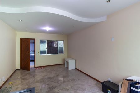 Casa à venda com 155m², 2 quartos e 1 vaga