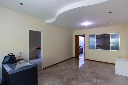Casa à venda com 155m², 2 quartos e 1 vaga