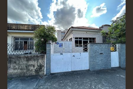 Casa à venda com 330m², 1 quarto e 5 vagasFachada + placa