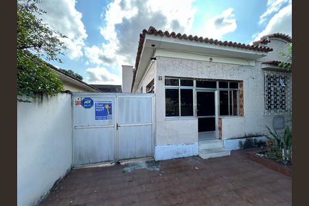 Casa à venda com 330m², 1 quarto e 5 vagasFachada + placa