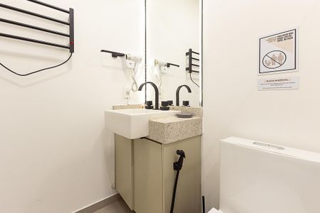 Studio para alugar com 27m², 1 quarto e sem vaga Studio para alugar com 27m², 1 quarto e sem vagaBanheiro