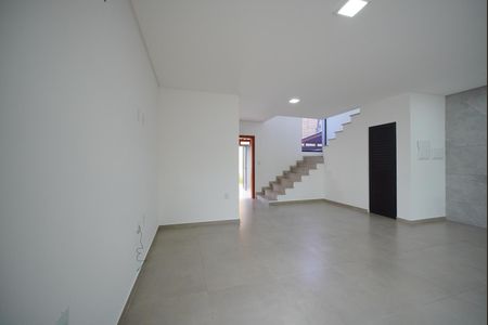 Casa para alugar com 120m², 2 quartos e 2 vagasSala