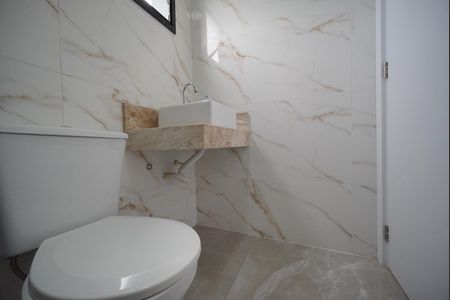Casa para alugar com 120m², 2 quartos e 2 vagasBanheiro da Suíte 1