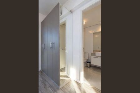 Banheiro de apartamento para alugar com 1 quarto, 47m² em São João, Porto Alegre