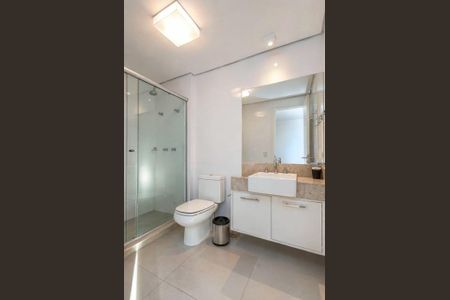 Banheiro de apartamento para alugar com 1 quarto, 47m² em São João, Porto Alegre