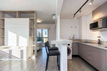 Cozinha de apartamento para alugar com 1 quarto, 47m² em São João, Porto Alegre