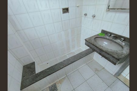 Apartamento à venda com 80m², 2 quartos e sem vaga Apartamento à venda com 80m², 2 quartos e sem vagaBanheiro Corredor
