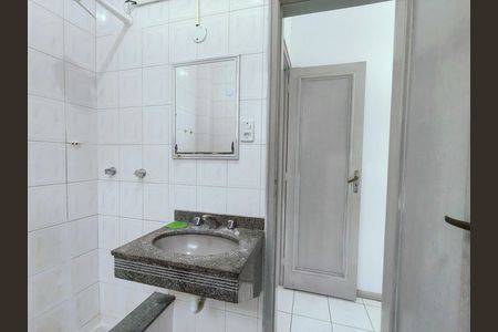 Apartamento à venda com 80m², 2 quartos e sem vaga Apartamento à venda com 80m², 2 quartos e sem vagaBanheiro Corredor