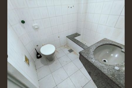 Apartamento à venda com 80m², 2 quartos e sem vaga Apartamento à venda com 80m², 2 quartos e sem vagaBanheiro Corredor