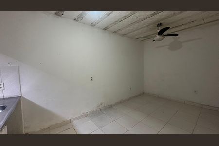 Sala/quarto de casa para alugar com 1 quarto, 45m² em Vargem Grande, Rio de Janeiro