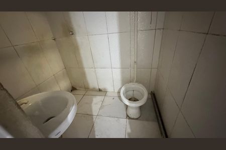 Banheiro de casa para alugar com 1 quarto, 45m² em Vargem Grande, Rio de Janeiro