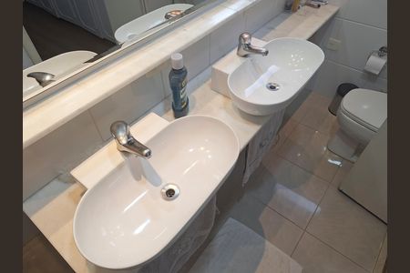 Apartamento à venda com 164m², 3 quartos e 2 vagas Apartamento à venda com 164m², 3 quartos e 2 vagasBanheiro quarto 1