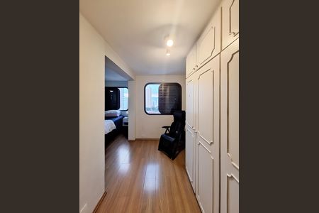 Apartamento à venda com 164m², 3 quartos e 2 vagas Apartamento à venda com 164m², 3 quartos e 2 vagasCloset Quarto 1