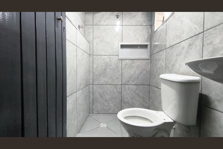 Banheiro de casa para alugar com 1 quarto, 35m² em Cambuci, São Paulo