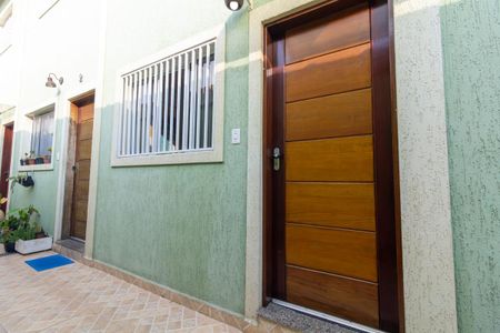 Casa de condomínio à venda com 67m², 2 quartos e 1 vaga Casa de condomínio à venda com 67m², 2 quartos e 1 vagaFachada interna