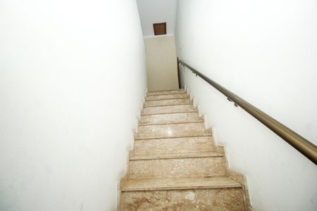 Casa para alugar com 200m², 3 quartos e 7 vagas Casa para alugar com 200m², 3 quartos e 7 vagasEscada