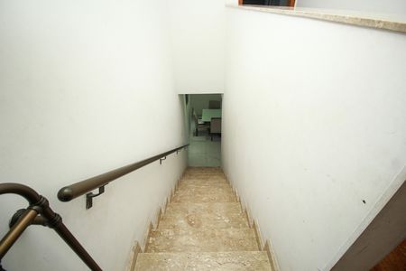 Casa para alugar com 200m², 3 quartos e 7 vagas Casa para alugar com 200m², 3 quartos e 7 vagasEscada
