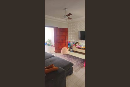 Casa para alugar com 200m², 3 quartos e 2 vagas Casa para alugar com 200m², 3 quartos e 2 vagasSala