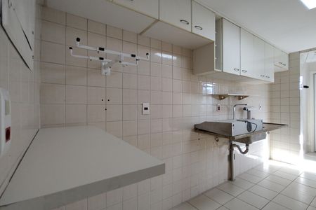 Apartamento para alugar com 85m², 3 quartos e 1 vaga Apartamento para alugar com 85m², 3 quartos e 1 vagaCozinha - Armários