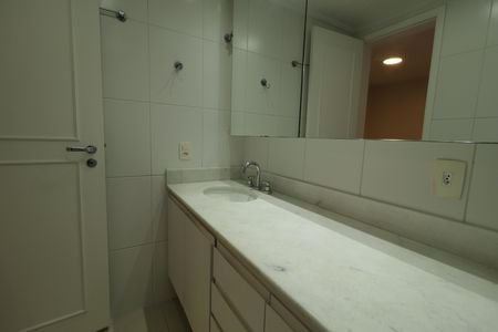 Apartamento para alugar com 110m², 3 quartos e 2 vagasBanheiro da Suíte
