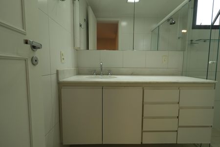 Apartamento para alugar com 110m², 3 quartos e 2 vagasBanheiro da Suíte
