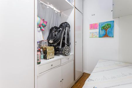 Apartamento à venda com 187m², 3 quartos e 2 vagas Apartamento à venda com 187m², 3 quartos e 2 vagasQuarto de Serviço