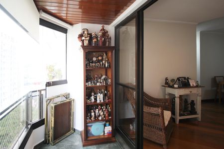 Apartamento à venda com 100m², 3 quartos e 2 vagas Apartamento à venda com 100m², 3 quartos e 2 vagasVaranda