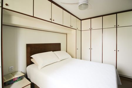 Apartamento à venda com 100m², 3 quartos e 2 vagas Apartamento à venda com 100m², 3 quartos e 2 vagasSuíte