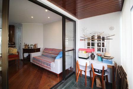 Apartamento à venda com 100m², 3 quartos e 2 vagas Apartamento à venda com 100m², 3 quartos e 2 vagasVaranda