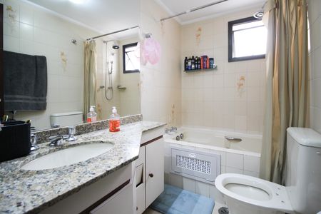 Apartamento à venda com 100m², 3 quartos e 2 vagas Apartamento à venda com 100m², 3 quartos e 2 vagasBanheiro da Suíte