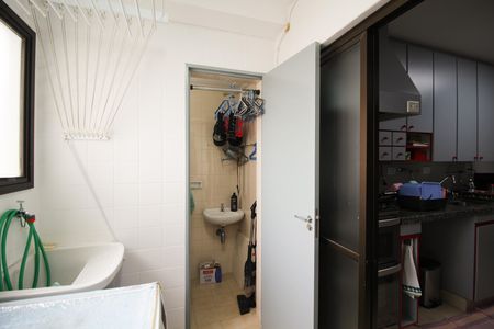 Apartamento à venda com 100m², 3 quartos e 2 vagas Apartamento à venda com 100m², 3 quartos e 2 vagasÁrea de Serviço