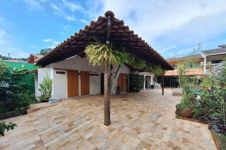 Casa à venda com 146m², 3 quartos e 4 vagas Casa à venda com 146m², 3 quartos e 4 vagasQuintal