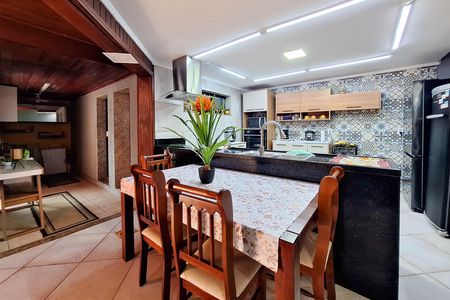 Casa à venda com 146m², 3 quartos e 4 vagas Casa à venda com 146m², 3 quartos e 4 vagasCozinha