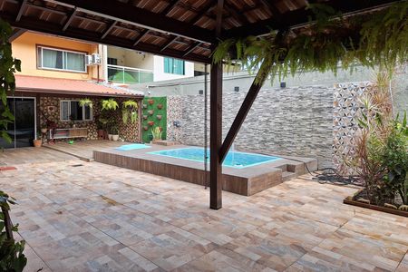 Casa à venda com 146m², 3 quartos e 4 vagas Casa à venda com 146m², 3 quartos e 4 vagasQuintal