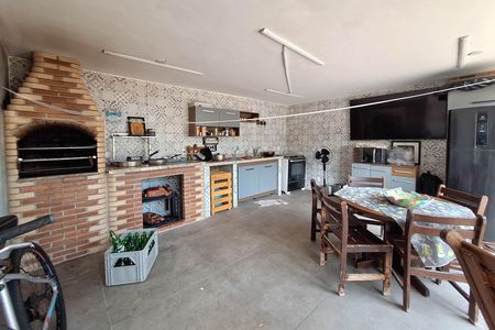 Casa à venda com 146m², 3 quartos e 4 vagas Casa à venda com 146m², 3 quartos e 4 vagasQuintal